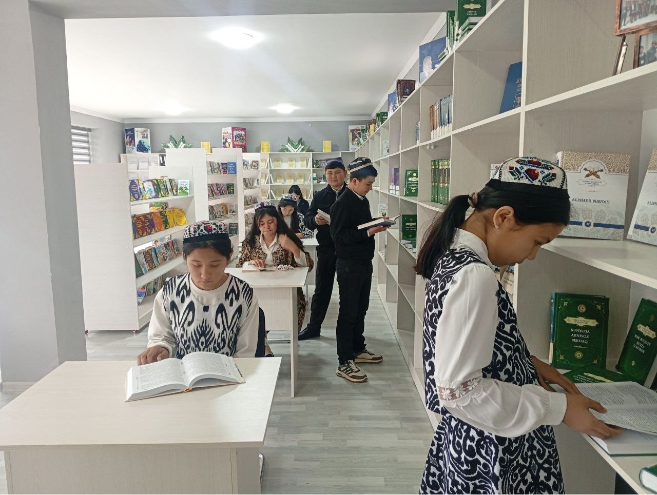 Zarbdor axborot- kutubxona markaziga ekskursiya